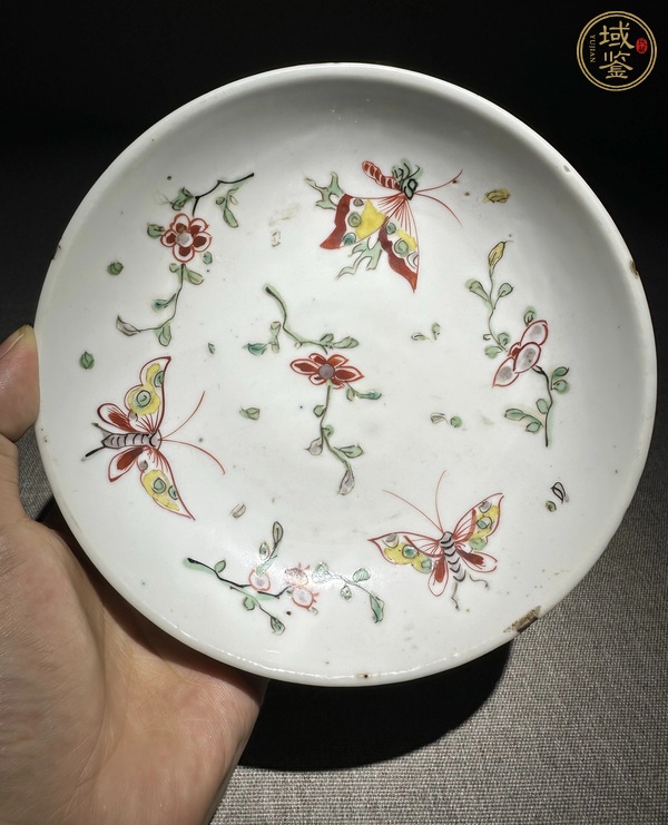 古玩陶瓷五彩蝴蝶紋盤真品鑒賞圖