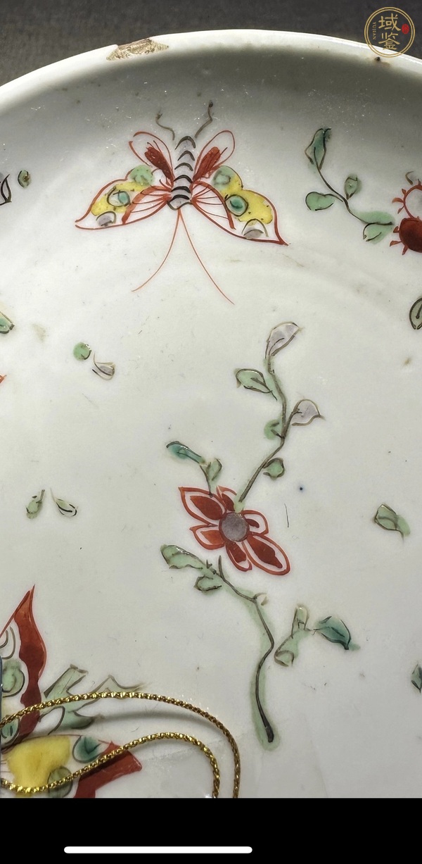 古玩陶瓷五彩蝴蝶紋盤真品鑒賞圖
