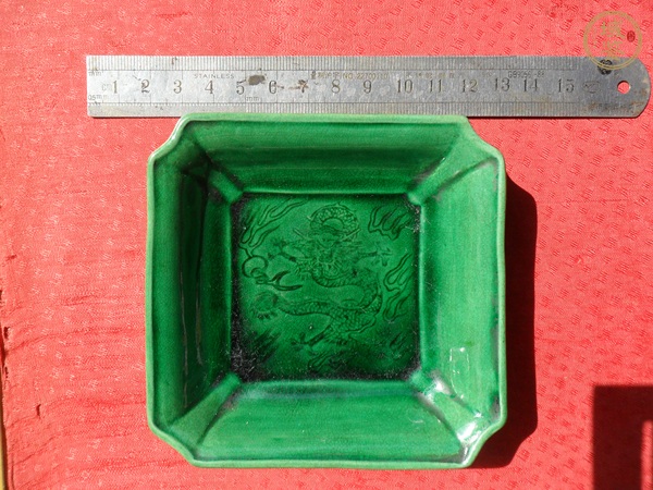 古玩陶瓷模印龍紋四方盤真品鑒賞圖