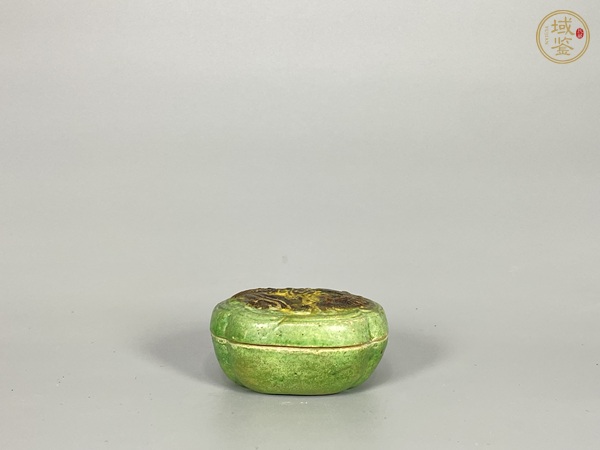 古玩陶瓷三彩龍鳳紋蓋盒真品鑒賞圖