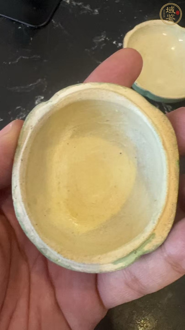 古玩陶瓷三彩龍鳳紋蓋盒真品鑒賞圖