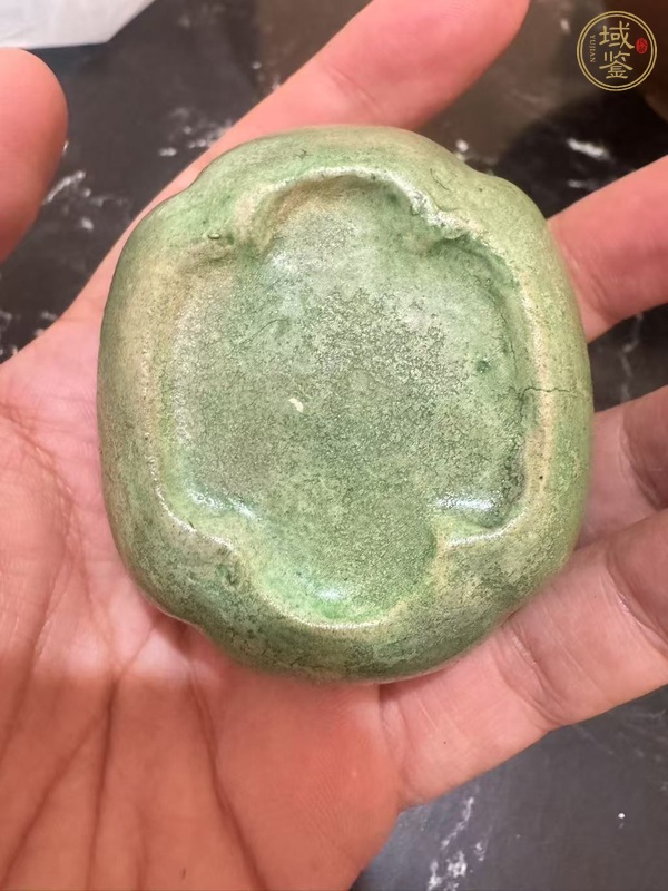 古玩陶瓷三彩龍鳳紋蓋盒真品鑒賞圖
