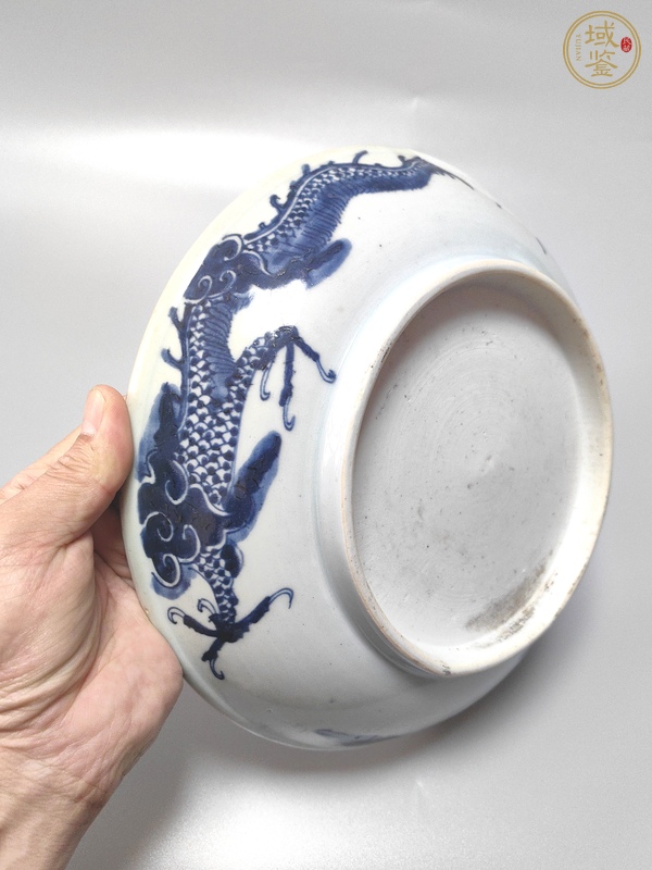 古玩陶瓷過墻龍紋青花盤真品鑒賞圖