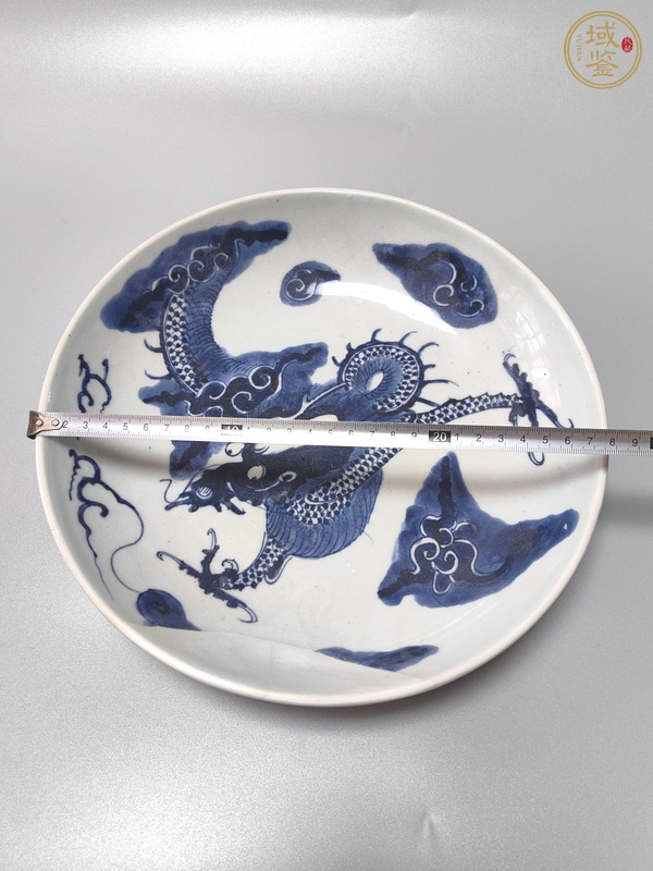 古玩陶瓷過墻龍紋青花盤真品鑒賞圖