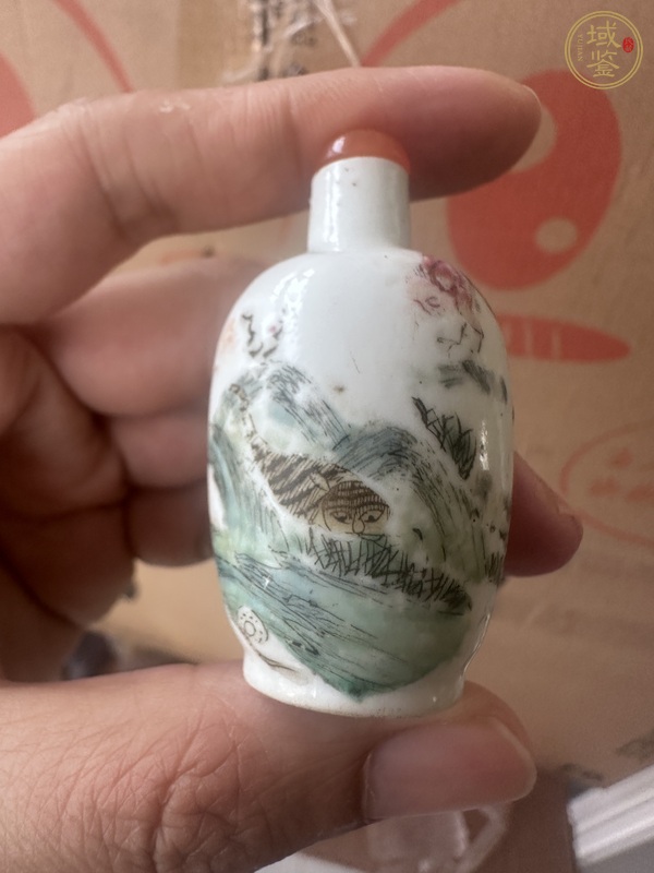 古玩陶瓷粉彩生肖圖鼻煙壺真品鑒賞圖