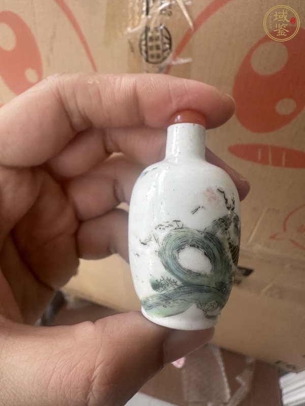 古玩陶瓷粉彩生肖圖鼻煙壺真品鑒賞圖