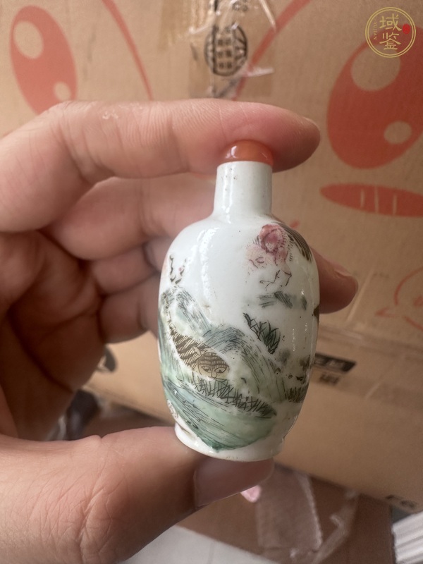古玩陶瓷粉彩生肖圖鼻煙壺真品鑒賞圖