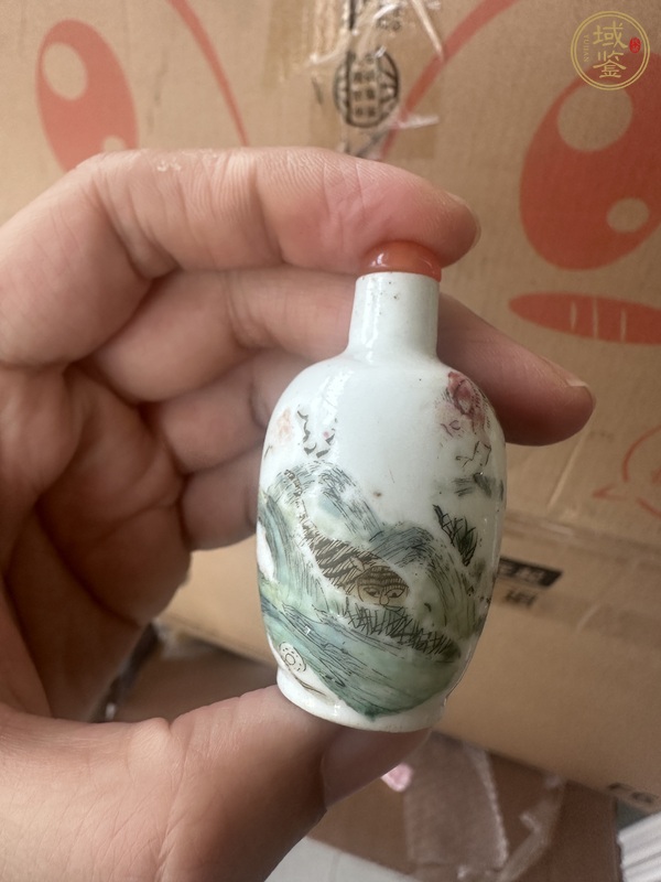 古玩陶瓷粉彩生肖圖鼻煙壺真品鑒賞圖