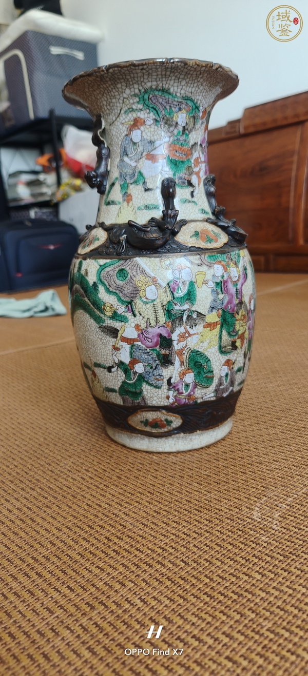 古玩 哥釉地鐵銹釉五彩加粉彩刀馬人螭龍獅耳瓶真品鑒賞圖