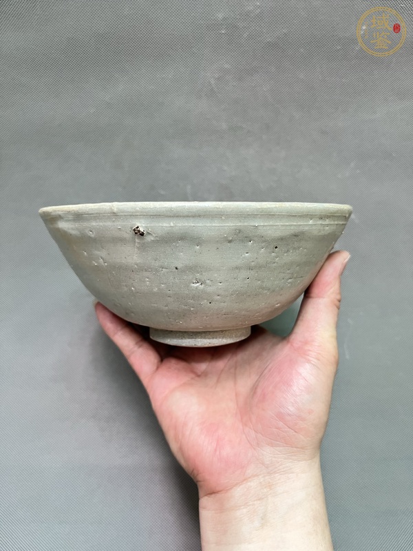 古玩陶瓷龍泉青瓷刻花碗真品鑒賞圖