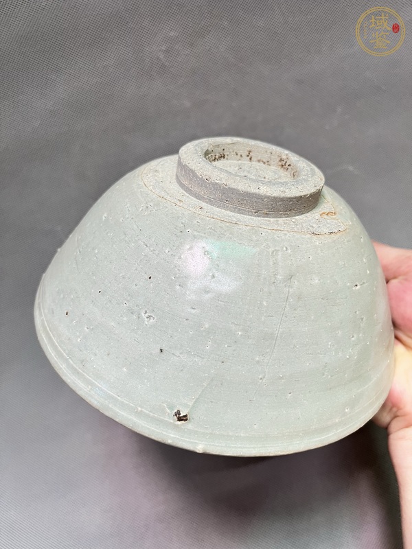 古玩陶瓷龍泉青瓷刻花碗真品鑒賞圖
