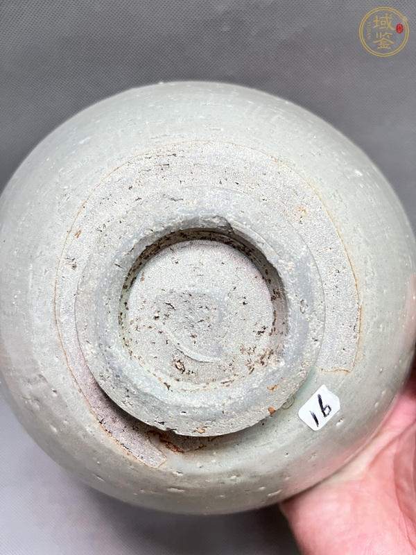 古玩陶瓷龍泉青瓷刻花碗真品鑒賞圖