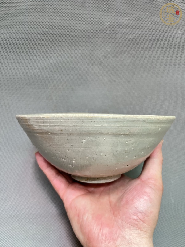 古玩陶瓷龍泉青瓷刻花碗真品鑒賞圖