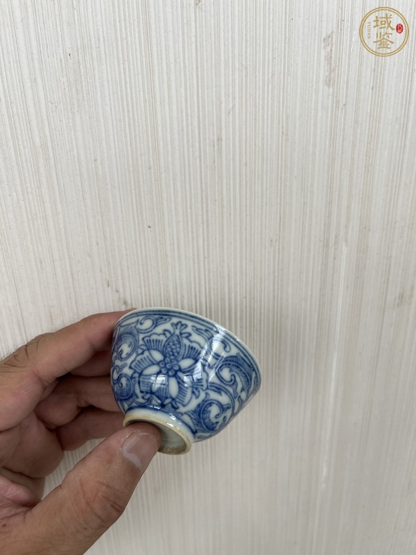 古玩陶瓷青花淡描花卉紋杯真品鑒賞圖