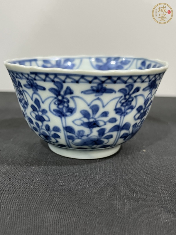 古玩花卉紋青花杯真品鑒賞圖