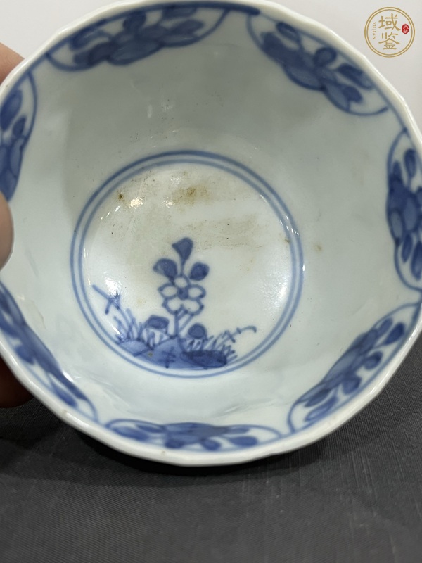 古玩陶瓷花卉紋青花杯真品鑒賞圖