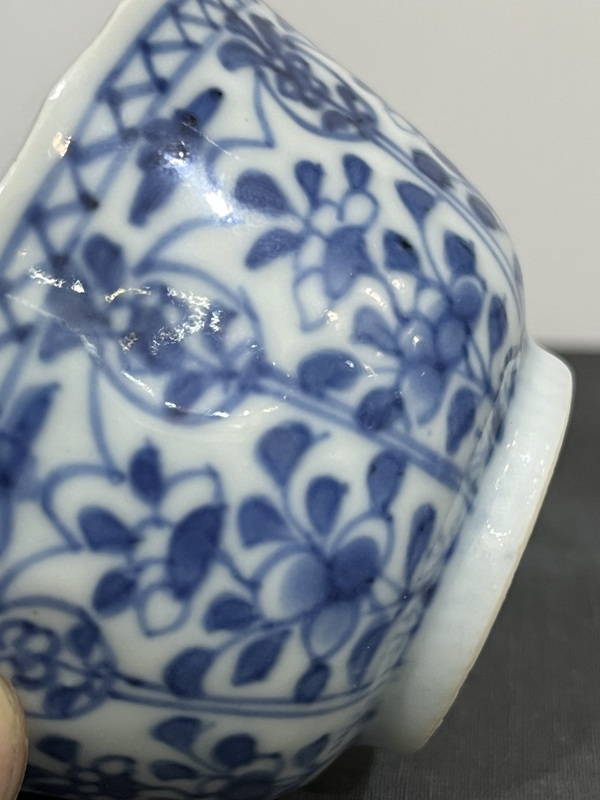 古玩陶瓷花卉紋青花杯拍賣(mài)，當(dāng)前價(jià)格1500元