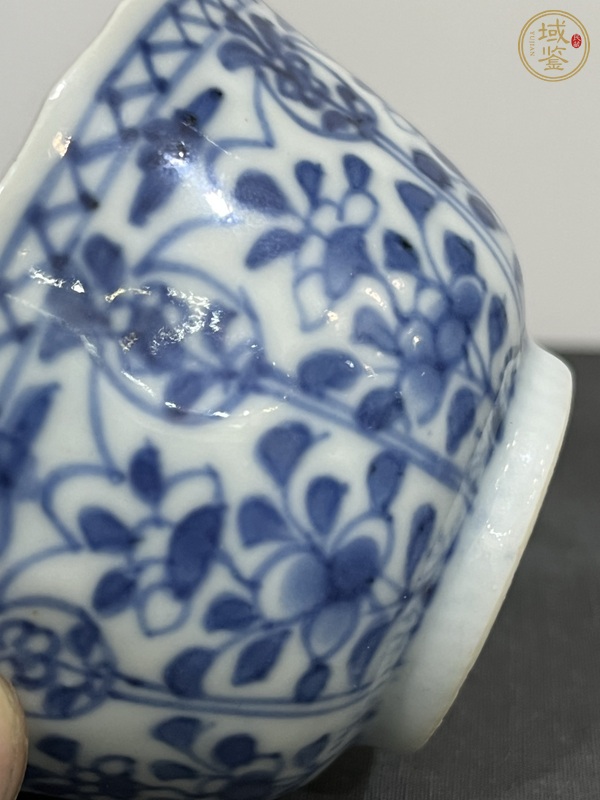 古玩陶瓷花卉紋青花杯真品鑒賞圖