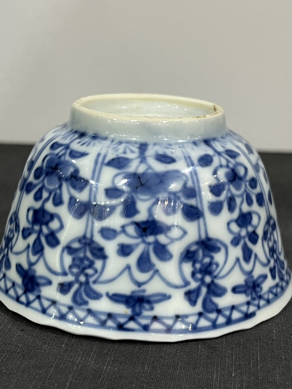 古玩陶瓷花卉紋青花杯拍賣(mài)，當(dāng)前價(jià)格1500元