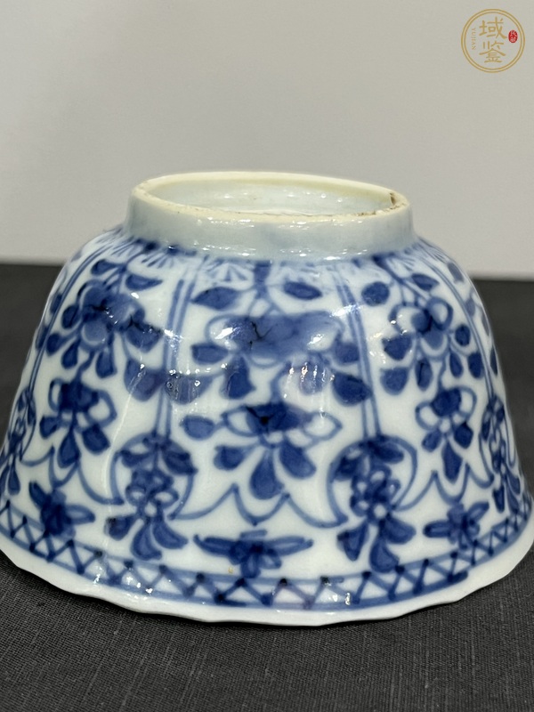 古玩陶瓷花卉紋青花杯真品鑒賞圖