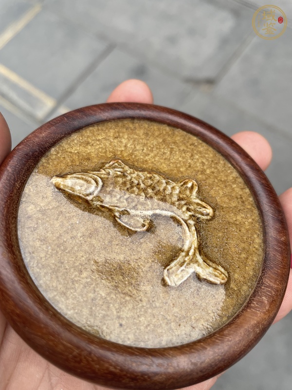 古玩陶瓷龍泉窯青釉鱖魚飾品真品鑒賞圖