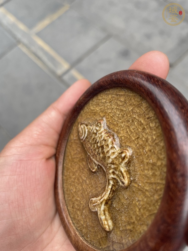 古玩陶瓷龍泉窯青釉鱖魚飾品真品鑒賞圖
