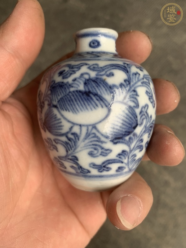 古玩纏枝花卉青花鼻煙壺真品鑒賞圖