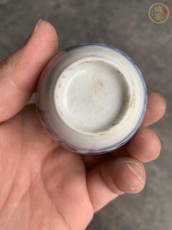 古玩陶瓷纏枝花卉青花鼻煙壺真品鑒賞圖