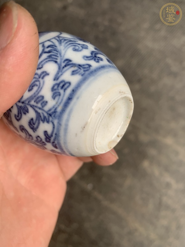 古玩陶瓷纏枝花卉青花鼻煙壺真品鑒賞圖