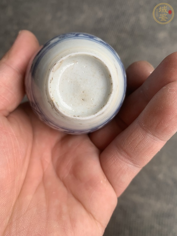 古玩陶瓷纏枝花卉青花鼻煙壺真品鑒賞圖