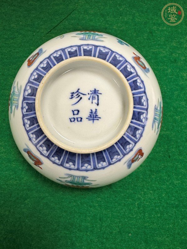 古玩陶瓷斗彩蓮池鴛鴦紋碗真品鑒賞圖