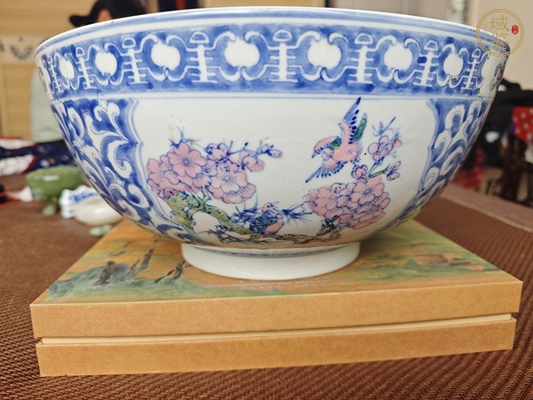 古玩花卉紋青花加彩碗真品鑒賞圖