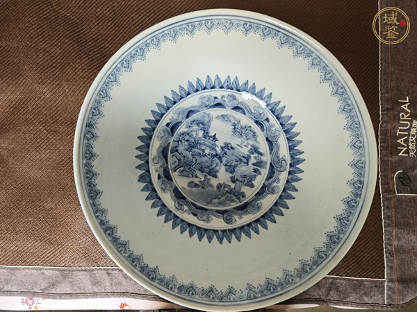 古玩陶瓷花卉紋青花加彩碗真品鑒賞圖