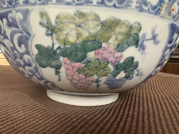 古玩陶瓷花卉紋青花加彩碗真品鑒賞圖