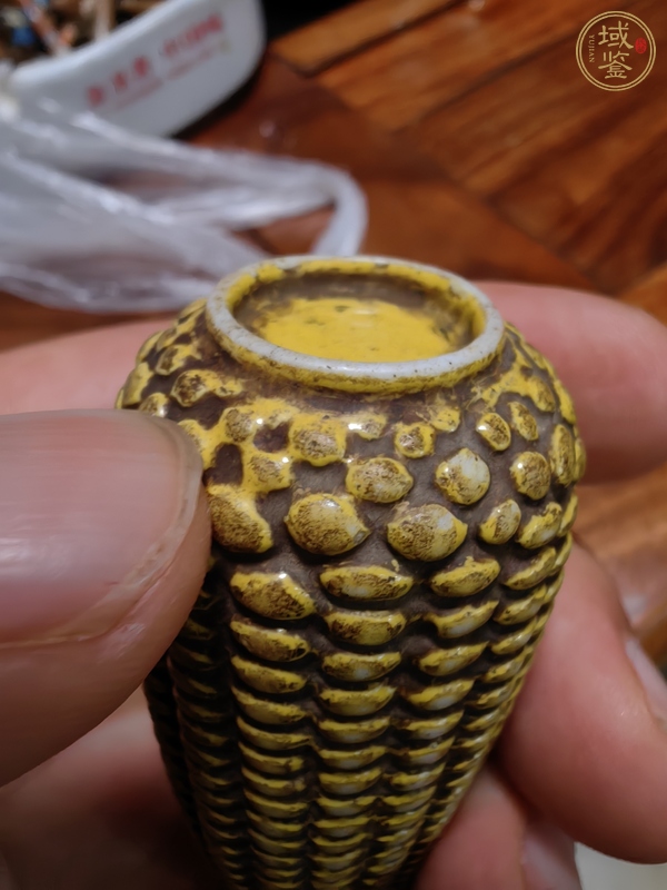 古玩陶瓷黃釉玉米型鼻煙壺真品鑒賞圖