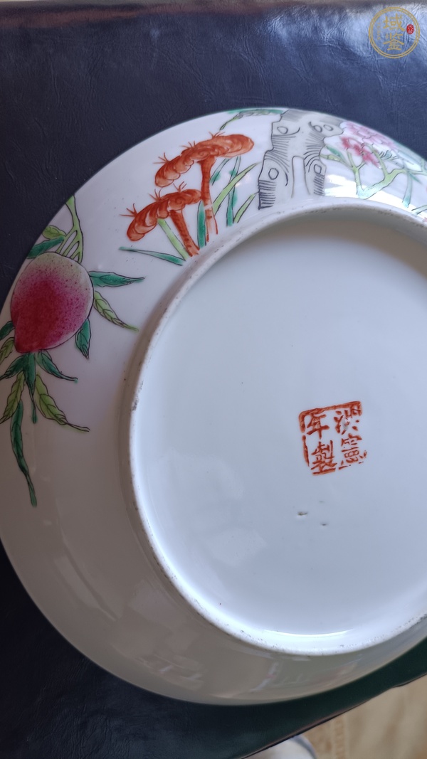 古玩陶瓷桃紋粉彩盤真品鑒賞圖