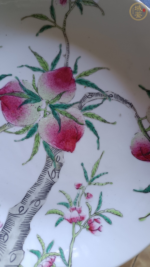 古玩陶瓷桃紋粉彩盤真品鑒賞圖