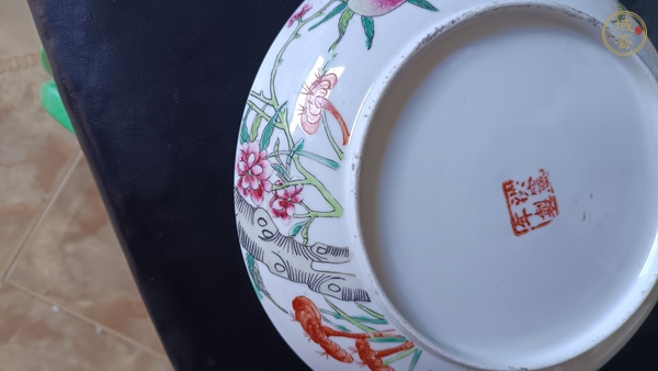 古玩陶瓷桃紋粉彩盤真品鑒賞圖