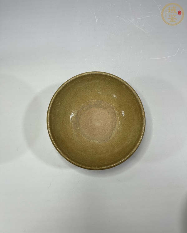 古玩陶瓷龍泉窯系米黃釉碗真品鑒賞圖