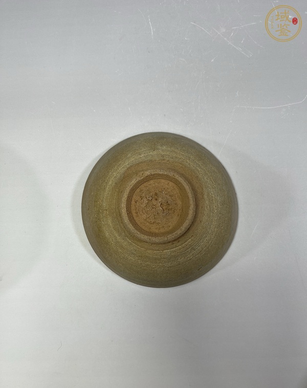 古玩陶瓷龍泉窯系米黃釉碗真品鑒賞圖