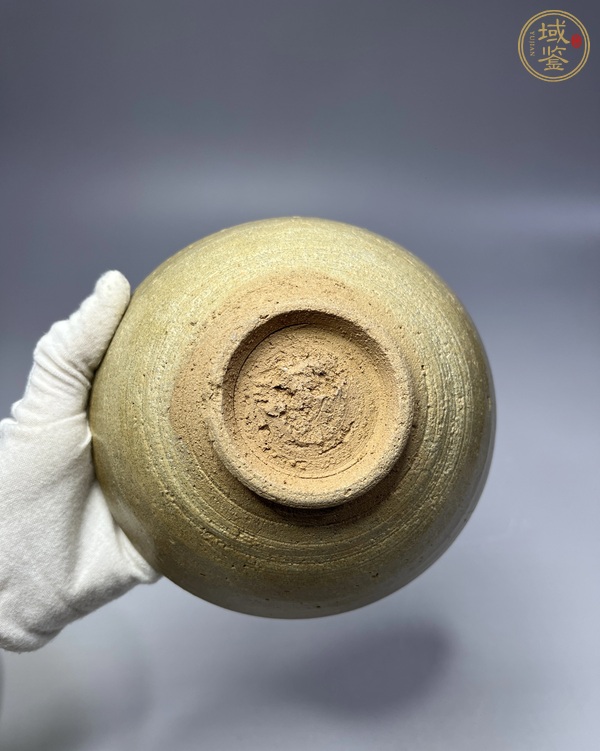 古玩陶瓷龍泉窯系米黃釉碗真品鑒賞圖
