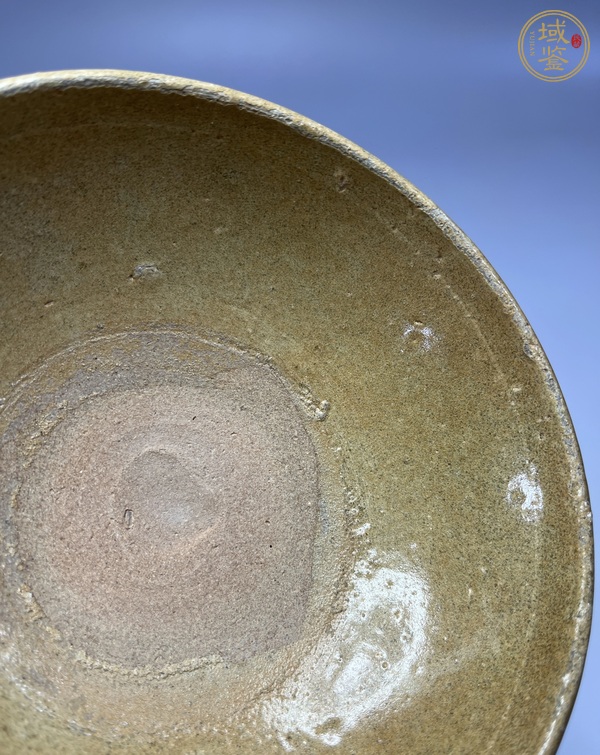 古玩陶瓷龍泉窯系米黃釉碗真品鑒賞圖