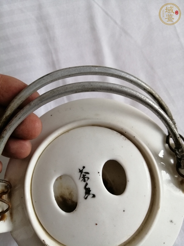 古玩陶瓷喜鵲登梅提梁壺真品鑒賞圖