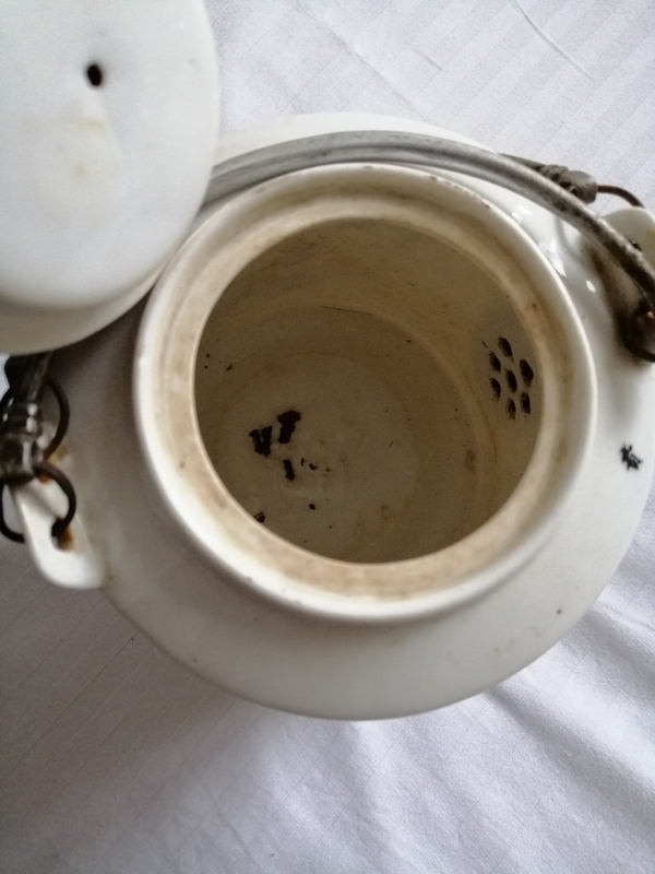 古玩陶瓷喜鵲登梅提梁壺拍賣，當(dāng)前價(jià)格699元