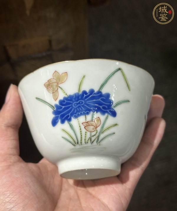 古玩陶瓷花卉紋粉彩杯真品鑒賞圖