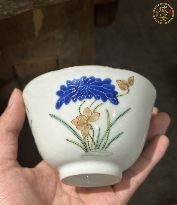 古玩陶瓷花卉紋粉彩杯真品鑒賞圖