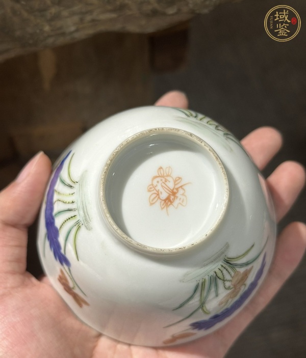 古玩陶瓷花卉紋粉彩杯真品鑒賞圖