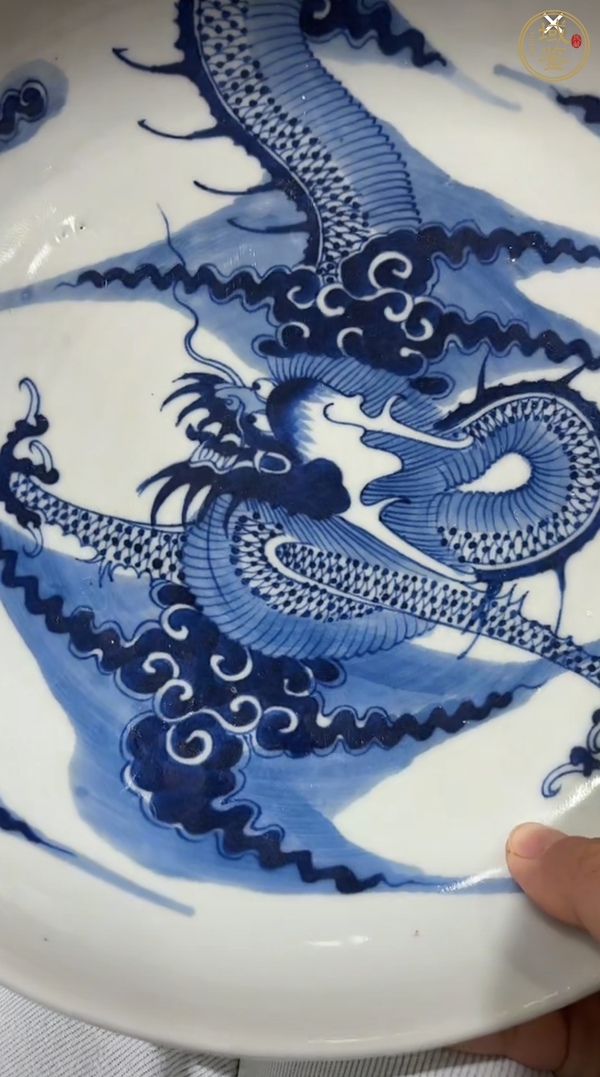 古玩陶瓷青花過墻龍紋盤真品鑒賞圖
