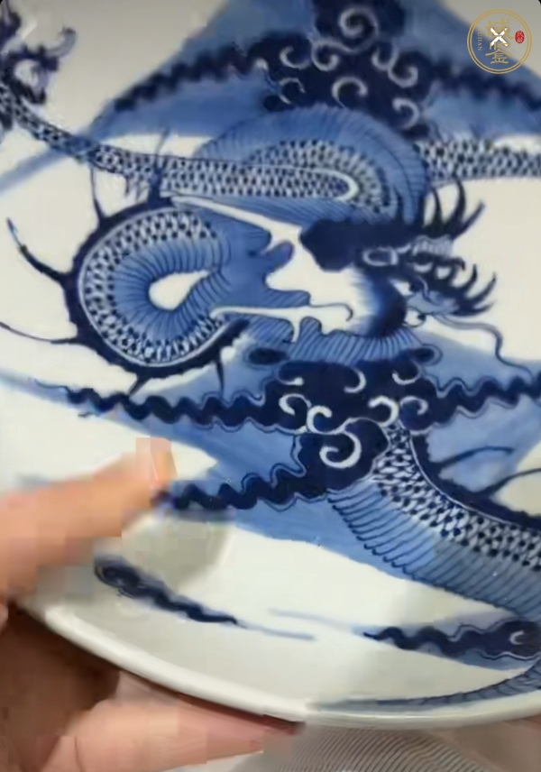 古玩陶瓷青花過墻龍紋盤真品鑒賞圖
