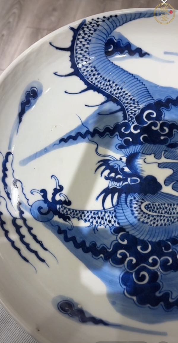 古玩陶瓷青花過墻龍紋盤真品鑒賞圖